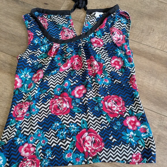 Bundle Of Candie's Set Of 3 Tank Tops Like New - Picture 5 of 11